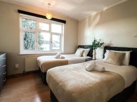 Cosy contractor house with FREE parking!, lägenhet i Luton