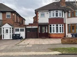 3-Bed House - Sleeps 5 with Free Parking
