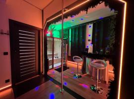 Aux Secrets De Lora, Chambre de charme VIP, hotel v destinaci Verviers