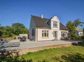 6 Bedroom Beautiful Home In Anholt, cottage in Anholt