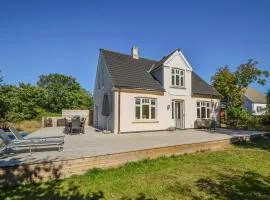 6 Bedroom Beautiful Home In Anholt