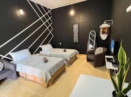 HIPSTER ROOM at Kuala Berang -Free WiFi & Netflix for 2 Pax, hytte i Kuala Berang