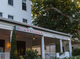The St Laurent Guest Rooms: Asbury Park şehrinde bir otel