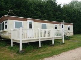 Kestral Pet Friendly Caravan, hotell sihtkohas Alford