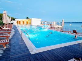 Residence-Apartment-Giuliano-Punta Skala,, hôtel avec golf à Petrčane