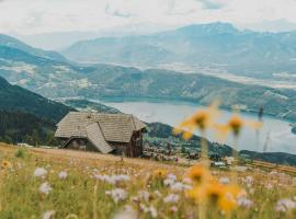 Alexanderhütte - nur zu Fuß erreichbar, guest house in Millstatt