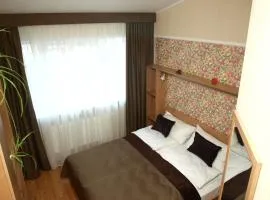 Leon Hotel