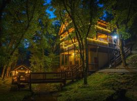 Voted #1 Cabin in Smokys! Spa, Arcade, Private, Creek, King Beds，賽維爾維爾的小屋
