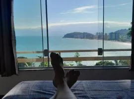 Por de sol no mar da cama