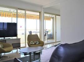 Superbe 3 Pièces avec Terrasse, Clim et Vue Mer à Villeneuve-Loubet - FR-1-252A-92, hotel in Villeneuve-Loubet