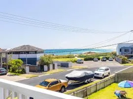 Anna Bay Beach Shack 44 Ocean Avenue fantastic 2 storey house with spectacular views