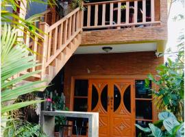 Golf House, hotel con estacionamiento en Ban Bang Phai