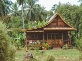 Kohjum Freedom Resort, hotel in Ko Jum