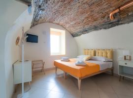 La casa dei tre pesci - Appartamento Alborella, hotel em Torno