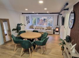 Brand New Appartment very cosy and awesome display close to the ski slope! private parking