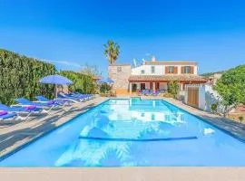 6 bedroom villa a very short to Port Pollensa by Renthousing
