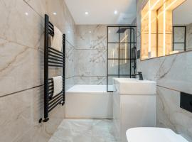 Brand New London Luxury House - Sleeps 8, hotel a Bow Road metróállomás környékén Londonban