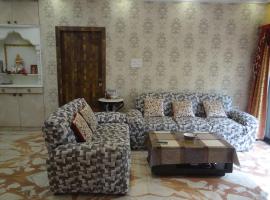 Stylish, Luxurious Home Getaway, apartment in Kolkata