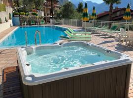 Appartamenti Villa Clivia, hotel with jacuzzis in Limone sul Garda