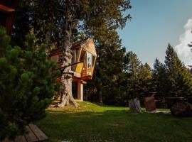 Tree House Alpinka Krvavec, glamping site in Cerklje na Gorenjskem