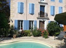 Maison du Midi, 2 Gîtes de charme, hotel amb aparcament a Ginestas