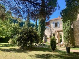 Batîsse le Moulinage du Luol avec parc arboré, dovolenkový dom v destinácii Saint-Privat