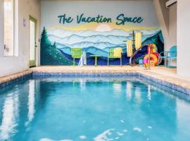 NEW Discount, Private Pool, Fire Pit, Theater, Hot Tub, hotel with parking in Pigeon Forge