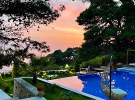 Pino Boutique Hotel, hotel din Ulcinj