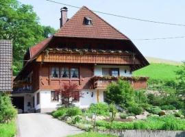 Lovingly furnished holiday apartment in our Black Forest house, apartamento en Gutach