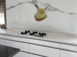 Mobersham's house in Acre, hotel v destinácii Akko