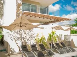 Luxury 2-bedroom apartment with shared pool 2 mins to Pereybere beach