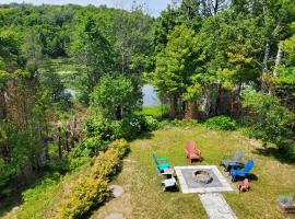 Chalet familial, vue sur le lac, hotel in Saint-Calixte