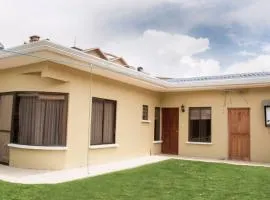 Comfortable & Sunny House in La Paz