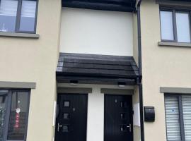 No. 8 Ceide Spris Self Catering House, vacation home in Killarney