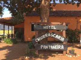 HOTEL CHURRASCARIA PANTANEIRA，波科內的飯店