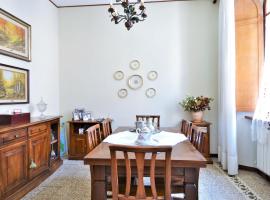 Elegant holiday home in the center of Fivizzano in Lunigiana, vacation home in Fivizzano