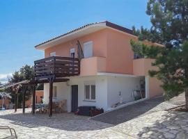 Lovely Apartment In Kavran With Wifi, hotel di Kavran
