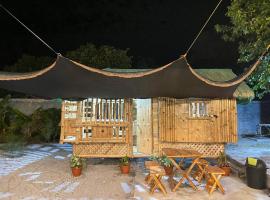 Binoclutan Campsite, hotel v destinaci Botolan
