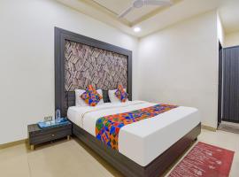 FabExpress Pearl Villa, ξενοδοχείο τριών αστέρων στο Αχμενταμπάντ
