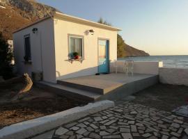 PARADISE ON THE KANTOUNI BEACH, casa de férias em Panormos Kalymnos