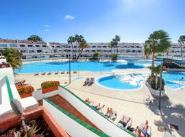 Nice 2 bedroom flat with big Pools and big terrace Parque don José, hotel em Costa Del Silencio