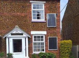 York Cottage a period character 2 bedroom cottage, hotel with parking in Snettisham