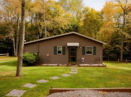 Maple Creek Cabin, minutes from Cook Forest, ANF, günstiges Hotel in Marienville