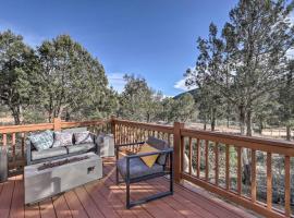 Payson Cabin with Deck, Grill and Mountain Views、ペイソンのスパホテル