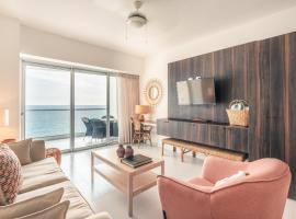 2BR Apartment at Aquarella AG02, пляжный отель в городе Хуан-Долио