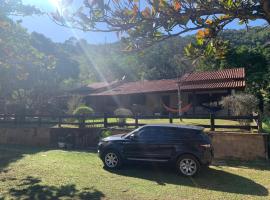 Casa de campo com piscina, hotel com estacionamento em Sapucaia