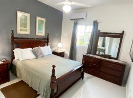 Cozy 2BR Near Playa Dorada, 3 Min In Car, rental liburan di San Felipe de Puerto Plata