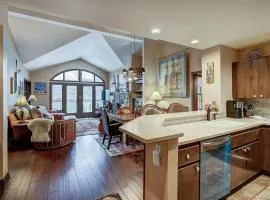 2BR Condo in Arrowhead Village - 5 Minute Walk to Chairlift, Mountain Views! condo