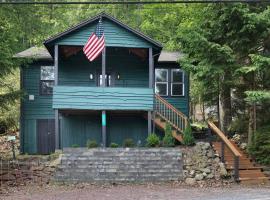 Lake View Enchanted Treehouse- Lake Harmony: Lake Harmony şehrinde bir otel