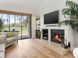 Sunny Palm Desert Escape on Golf Course, hotel v destinaci Palm Desert